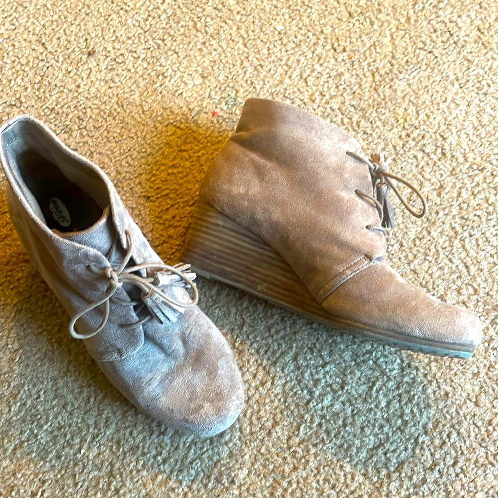 Dr Scholls Booties- Light Brown- Lace Up- Size 10- Memory Foam Cool Fit